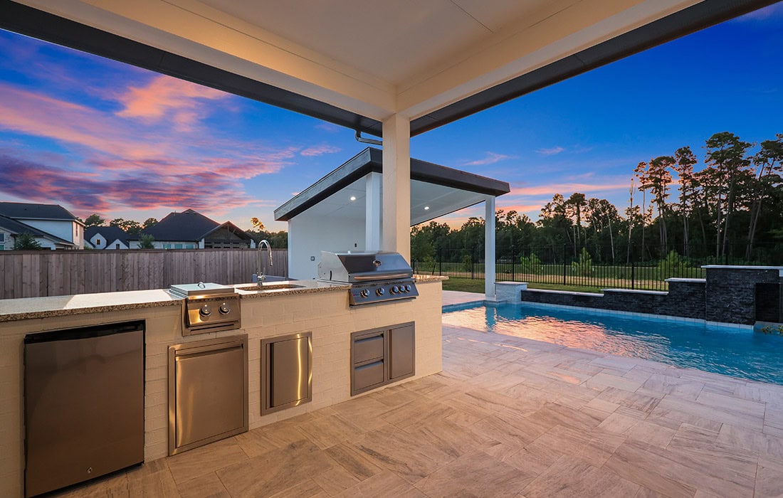 outdoor-kitchen-pool-sunset-view-houston